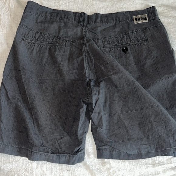 Men’s Billabong Shorts - Picture 3 of 4